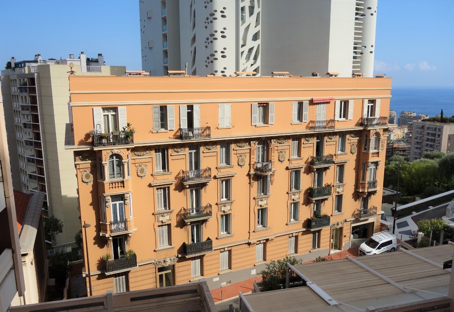 LARGE 4 ROOMS TO RENOVATE