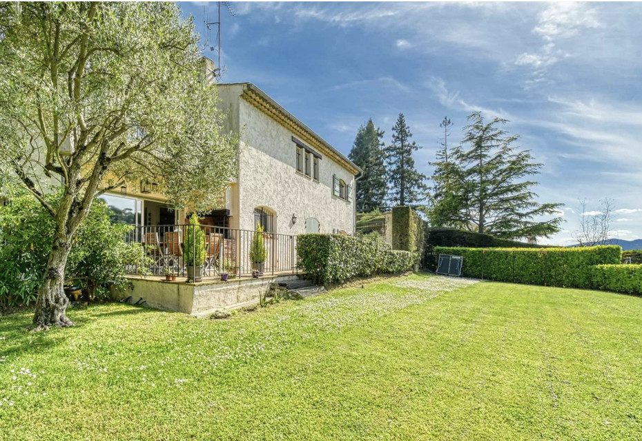 IN VENDITA BELLA VILLA PROVENZALE