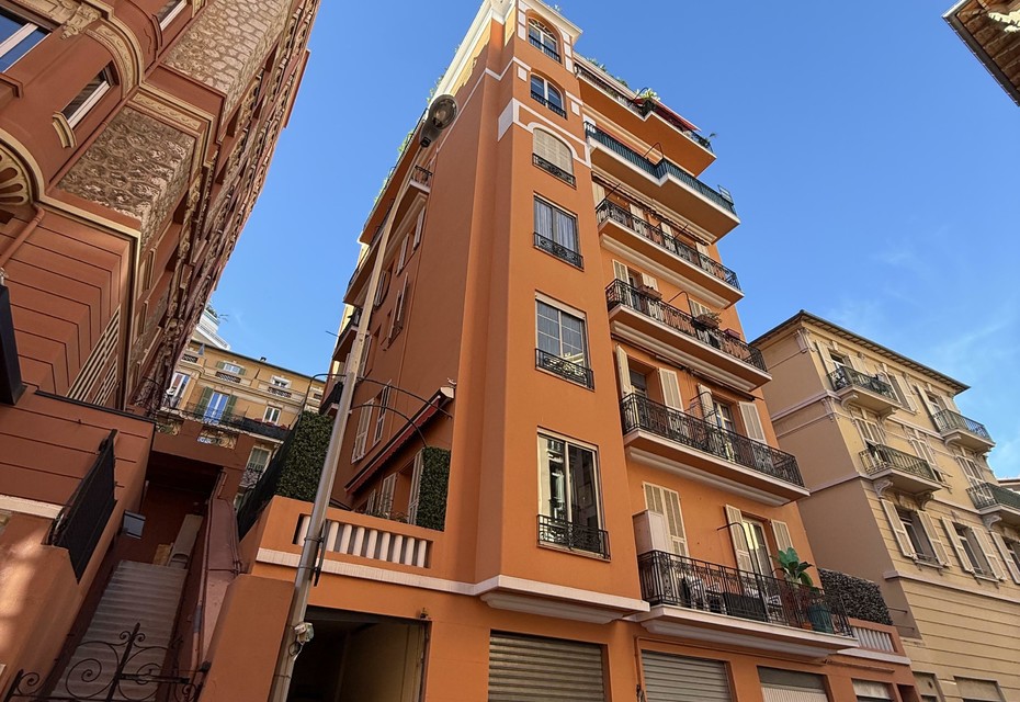 2/3 ROOMS TO RENOVATE GREAT POTENTIAL CONVERTIBLE INTO THREE ROOMS