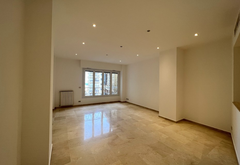 LE ZODIAQQUE - 3 ROOM APARTMENT IN BEAUTIFUL CONDITION WITH PARKING AND CELLAR