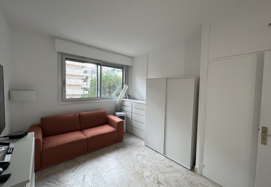 CHATEAU D AZUR - MIXED-USE STUDIO