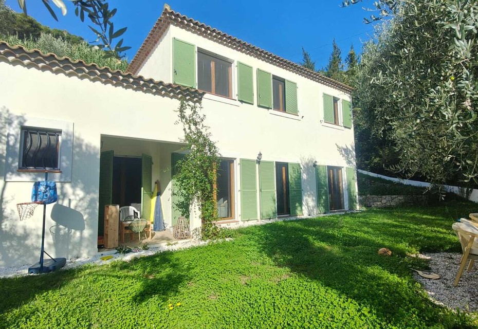 TRES BELLE VILLA RENOVEE AVEC PISCINE CHAUFFEE