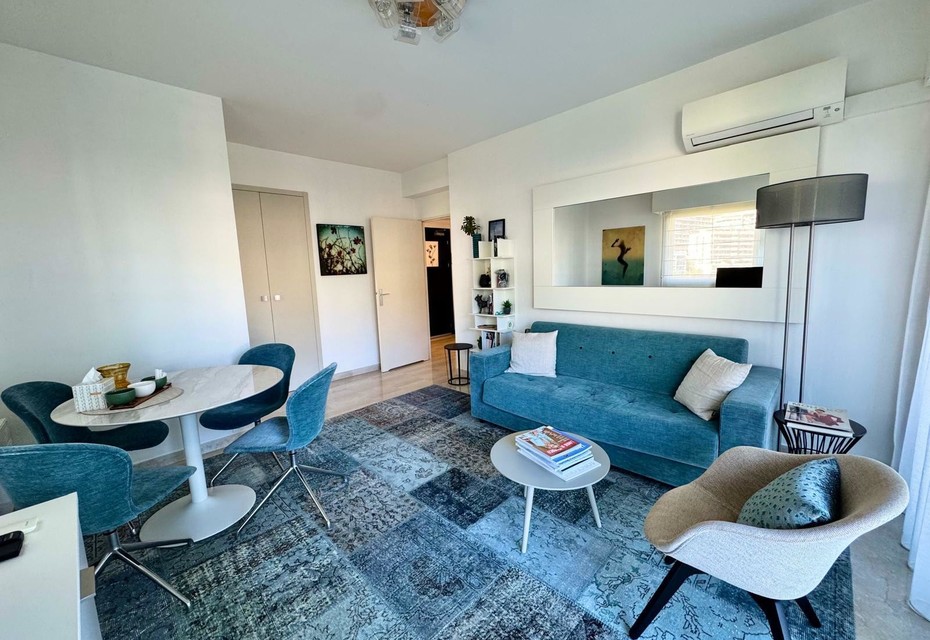 ANNONCIADE : TRES BEAU 2 PIECES