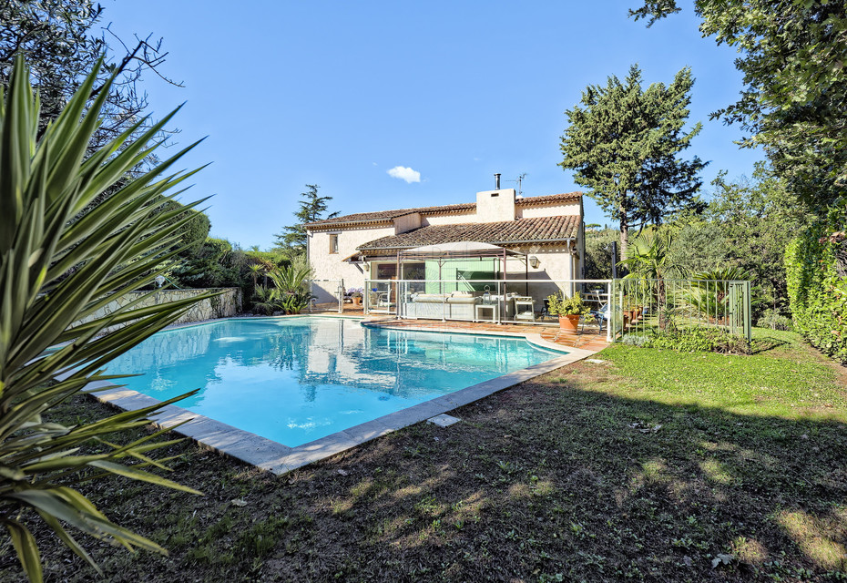 MOUGINS - BEAUTIFUL PROVENCAL VILLA